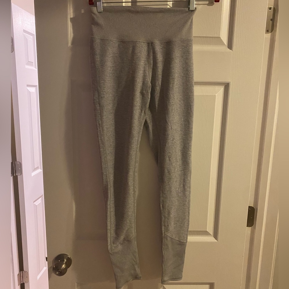 Alo leggings heather gray fit like a M/L